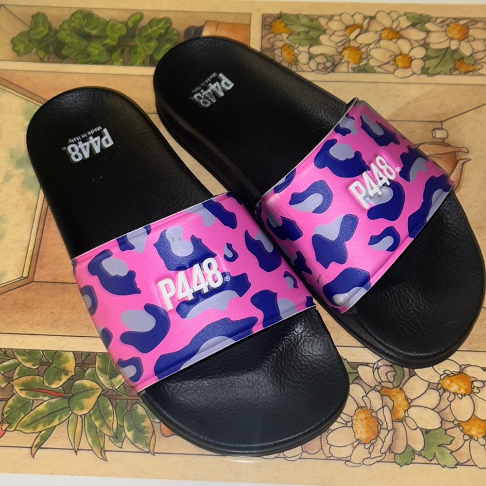P448 Leopard Print Slides - image 1